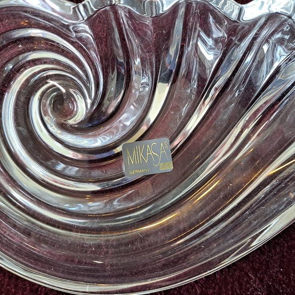 Mikasa Clear Glass Shell- Decorative Covered Trinket Dish - Picture 2 of 8